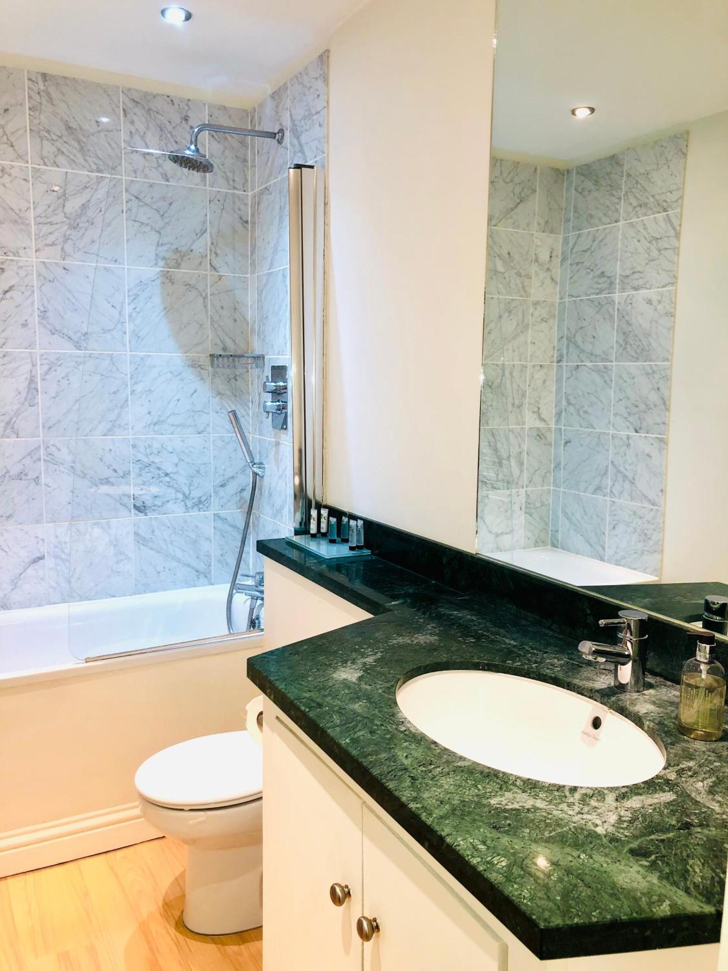 Luxury Apartment In The Heart Of באת' מראה חיצוני תמונה